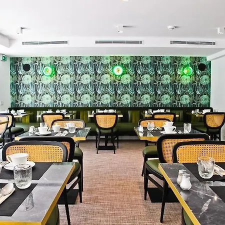 호텔 La Port D'antibes & 4*