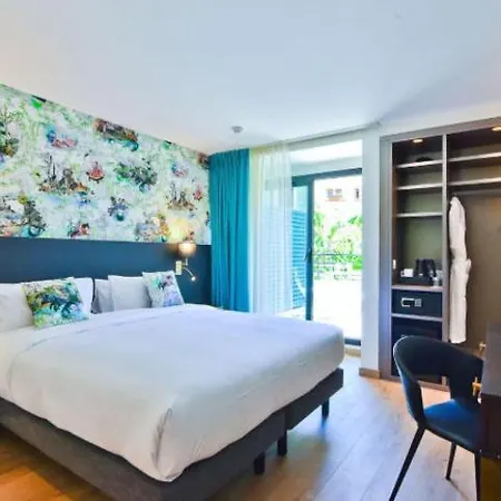 La Port D'antibes & Готель