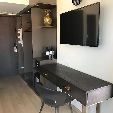 מלון La Port D'antibes & 4*