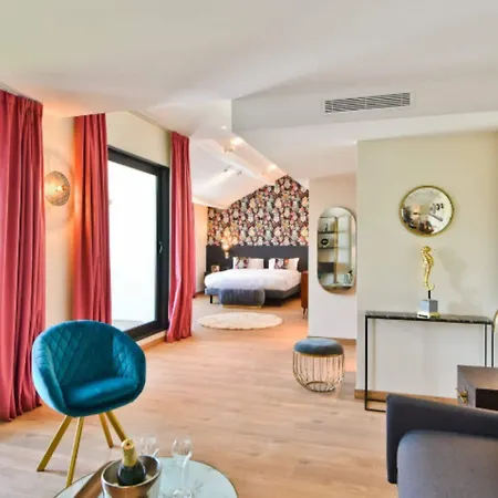 La Port D'antibes & Antibes