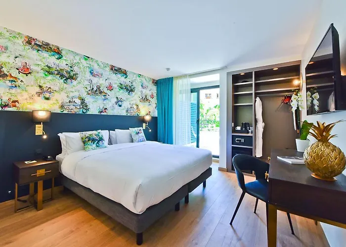 La Port D'antibes & Hotell Antibes