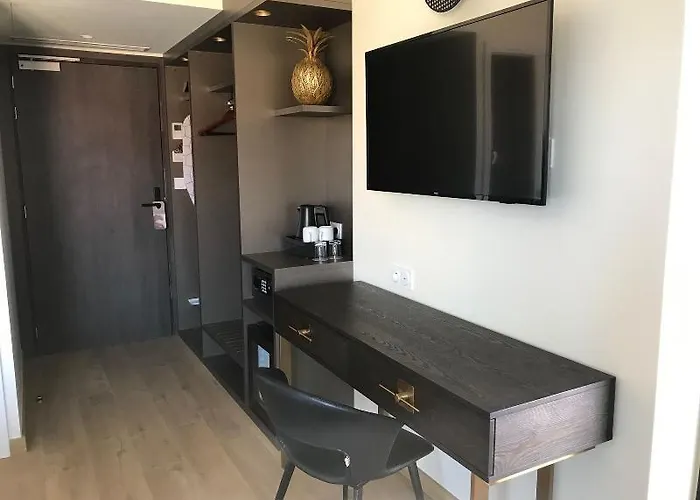 Hotell La Port D'antibes & 4*