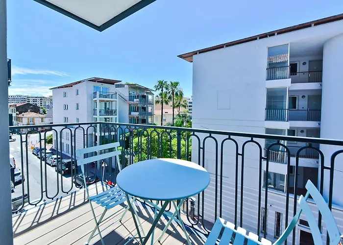 La Port D'antibes & Antibes